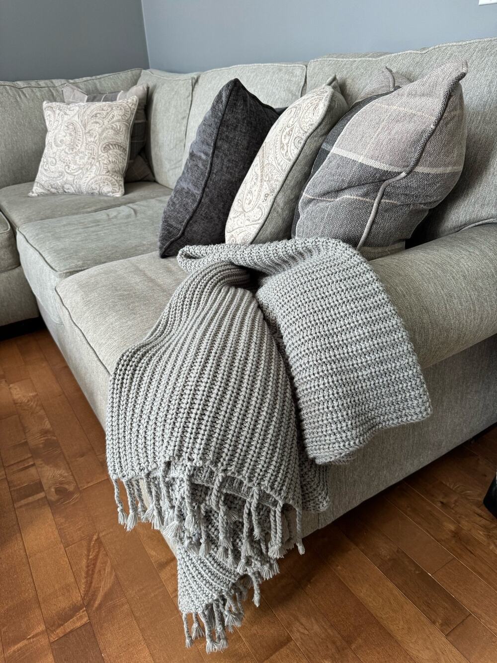 Pottery Barn Chunky knit blanket with tassels in gray size 60” x 50"
